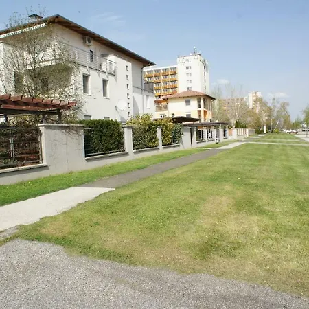Апартаменты Sienna Family Apartman